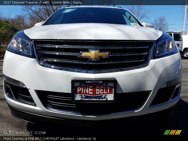 Summit White / Ebony 2017 Chevrolet Traverse LT AWD