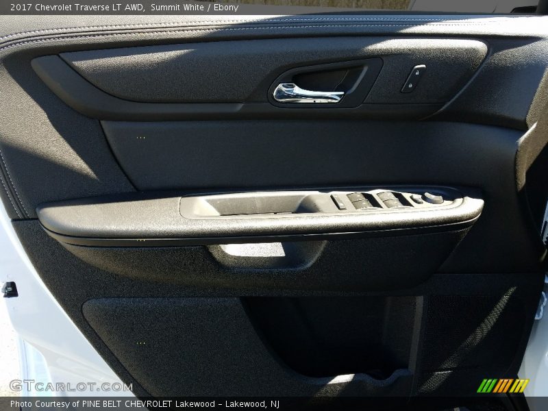 Summit White / Ebony 2017 Chevrolet Traverse LT AWD