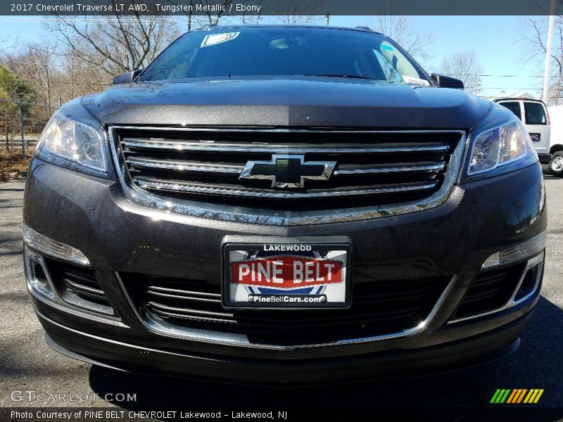 Tungsten Metallic / Ebony 2017 Chevrolet Traverse LT AWD