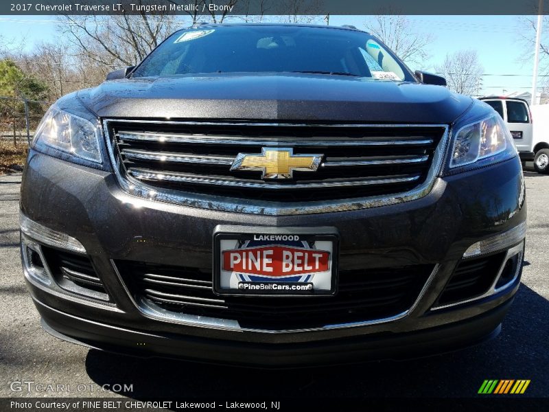 Tungsten Metallic / Ebony 2017 Chevrolet Traverse LT