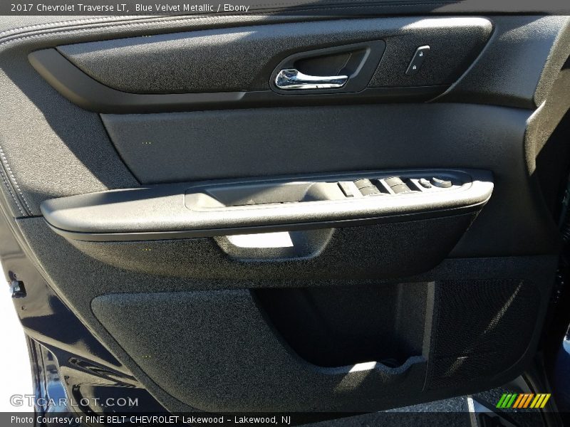 Blue Velvet Metallic / Ebony 2017 Chevrolet Traverse LT