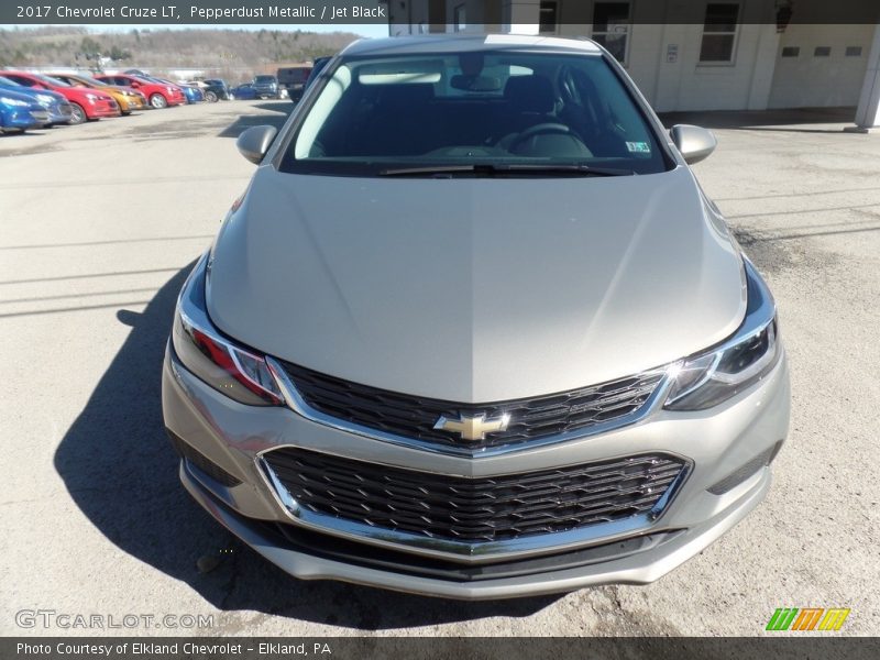 Pepperdust Metallic / Jet Black 2017 Chevrolet Cruze LT