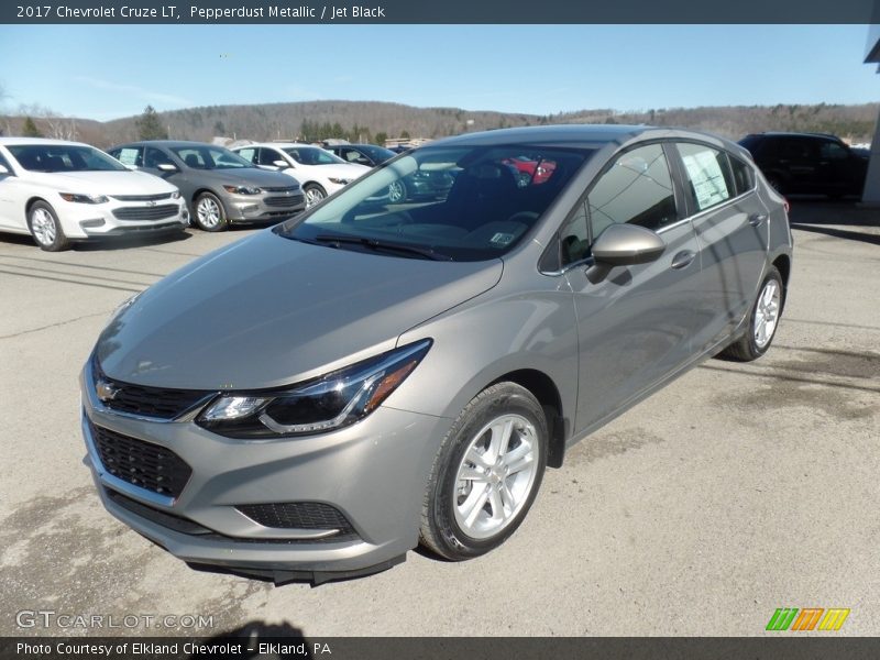 Pepperdust Metallic / Jet Black 2017 Chevrolet Cruze LT