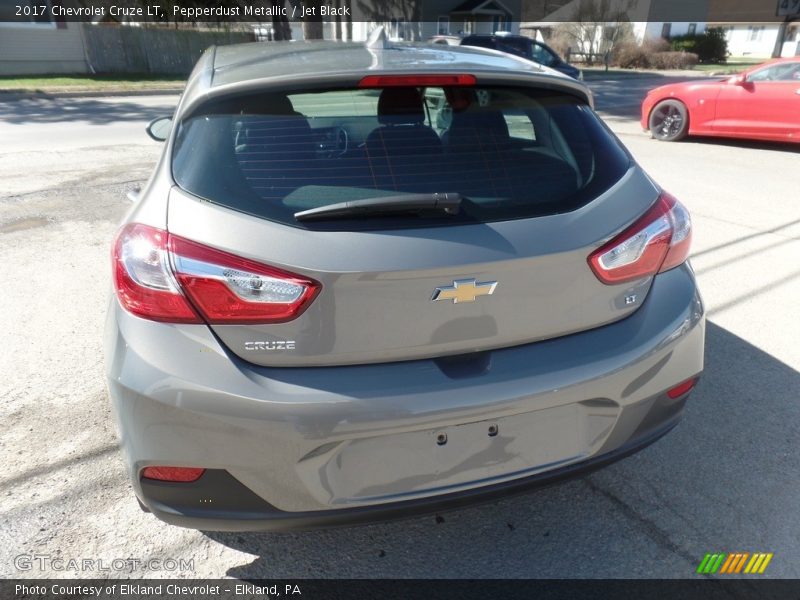 Pepperdust Metallic / Jet Black 2017 Chevrolet Cruze LT