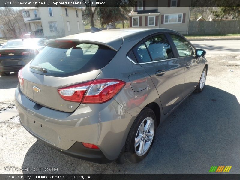 Pepperdust Metallic / Jet Black 2017 Chevrolet Cruze LT
