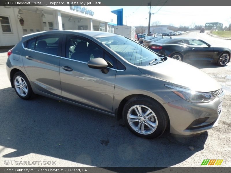 Pepperdust Metallic / Jet Black 2017 Chevrolet Cruze LT