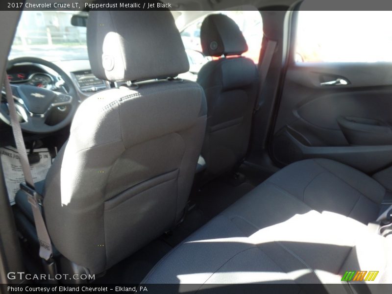 Pepperdust Metallic / Jet Black 2017 Chevrolet Cruze LT