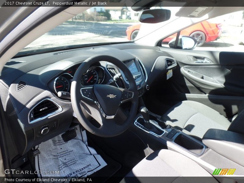 Pepperdust Metallic / Jet Black 2017 Chevrolet Cruze LT