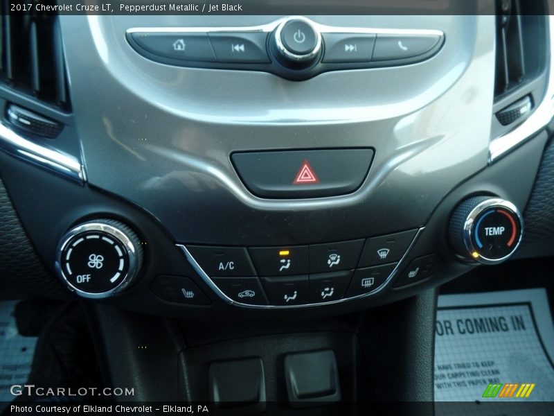 Pepperdust Metallic / Jet Black 2017 Chevrolet Cruze LT