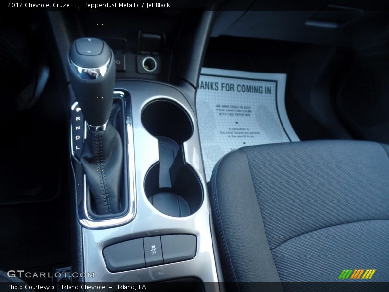 Pepperdust Metallic / Jet Black 2017 Chevrolet Cruze LT