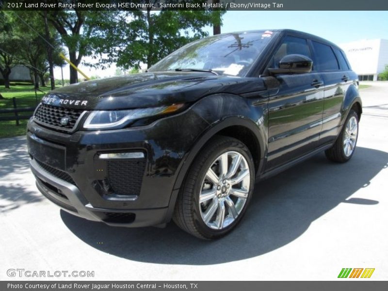 Front 3/4 View of 2017 Range Rover Evoque HSE Dynamic