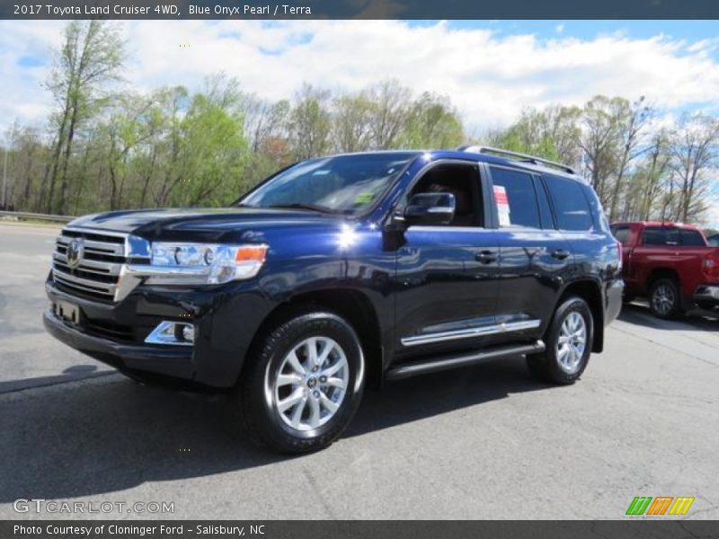 Front 3/4 View of 2017 Land Cruiser 4WD