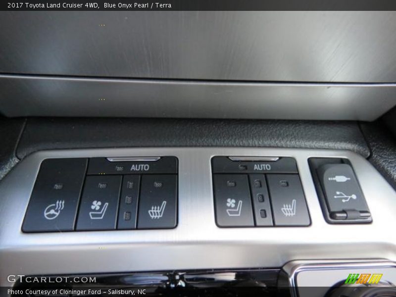 Controls of 2017 Land Cruiser 4WD