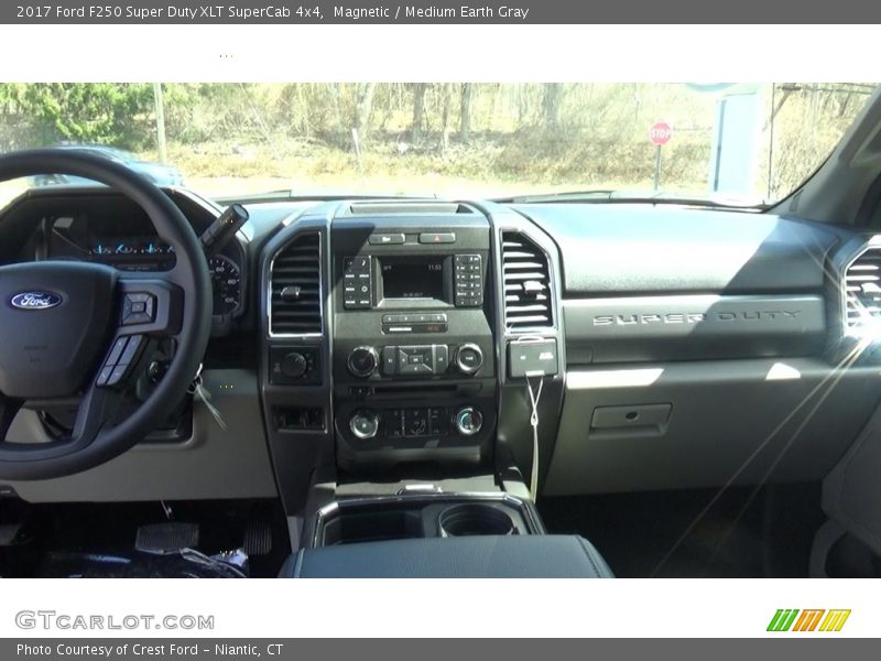 Magnetic / Medium Earth Gray 2017 Ford F250 Super Duty XLT SuperCab 4x4