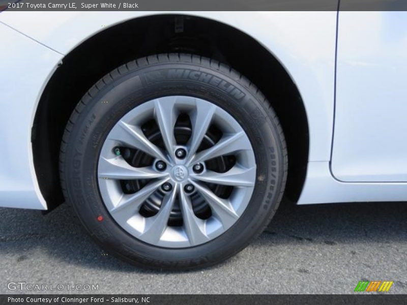 Super White / Black 2017 Toyota Camry LE