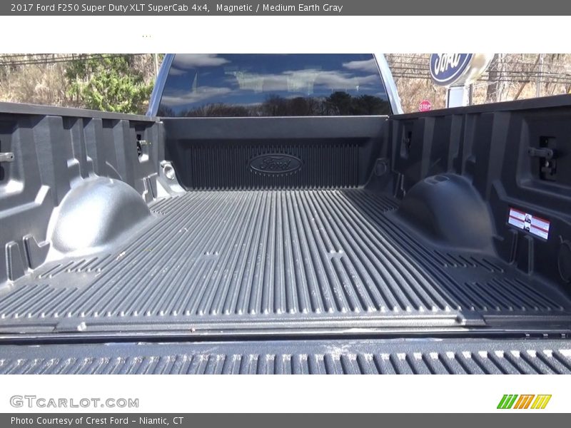 Magnetic / Medium Earth Gray 2017 Ford F250 Super Duty XLT SuperCab 4x4
