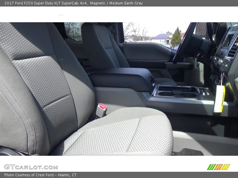 Magnetic / Medium Earth Gray 2017 Ford F250 Super Duty XLT SuperCab 4x4