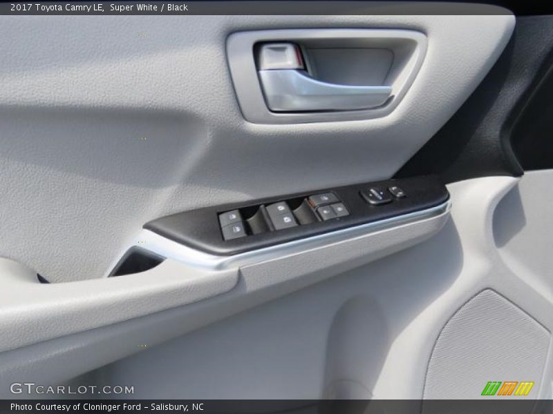 Super White / Black 2017 Toyota Camry LE
