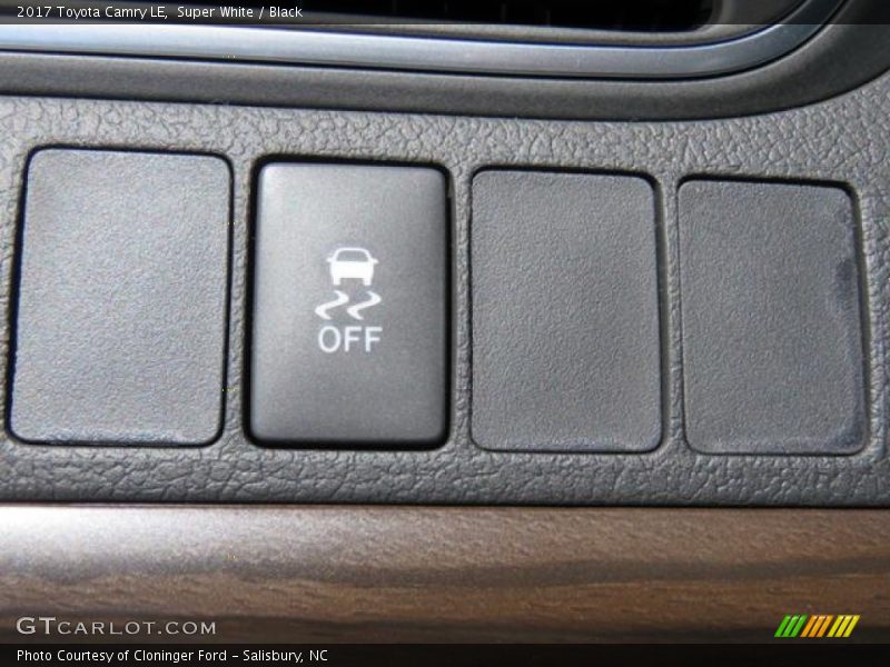 Super White / Black 2017 Toyota Camry LE