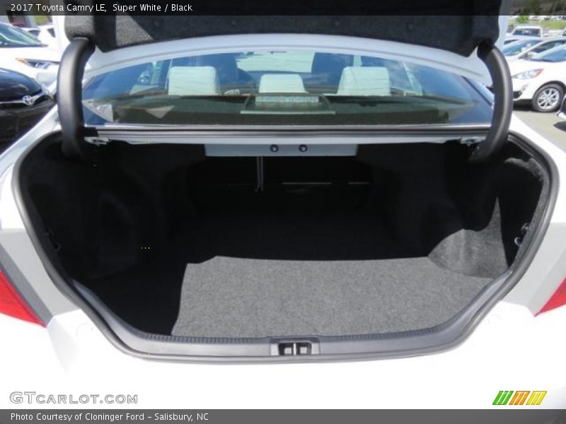 Super White / Black 2017 Toyota Camry LE