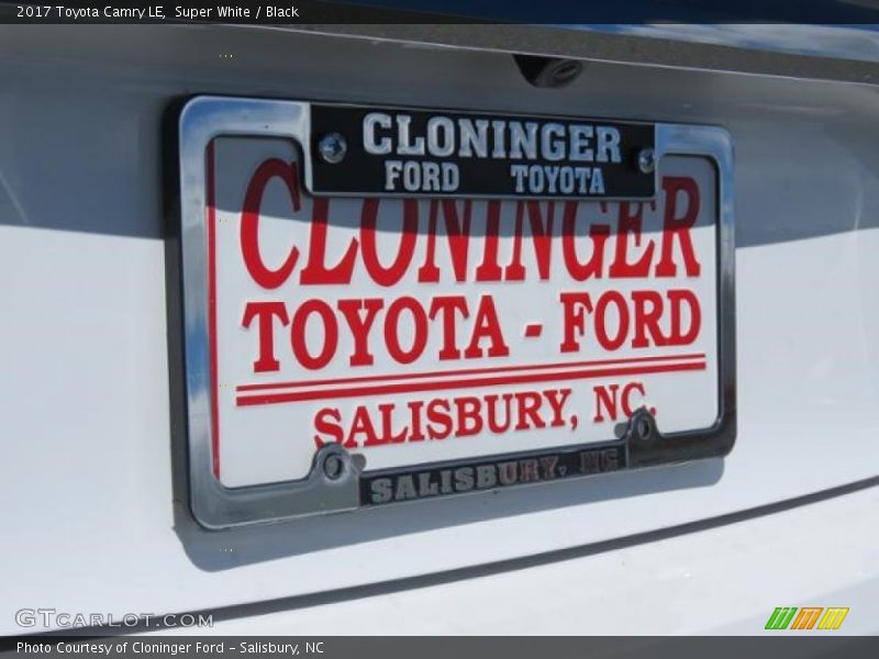Super White / Black 2017 Toyota Camry LE