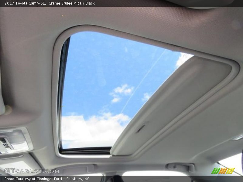 Creme Brulee Mica / Black 2017 Toyota Camry SE