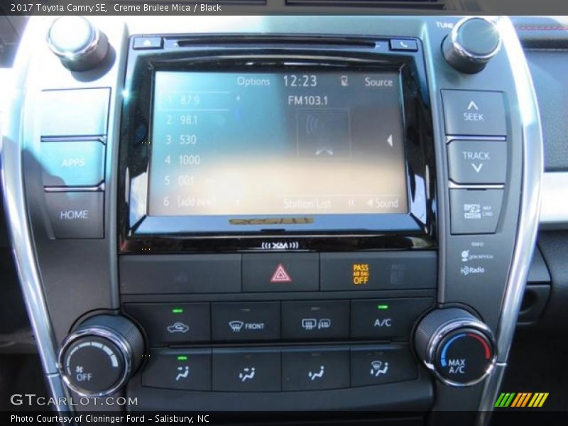 Creme Brulee Mica / Black 2017 Toyota Camry SE