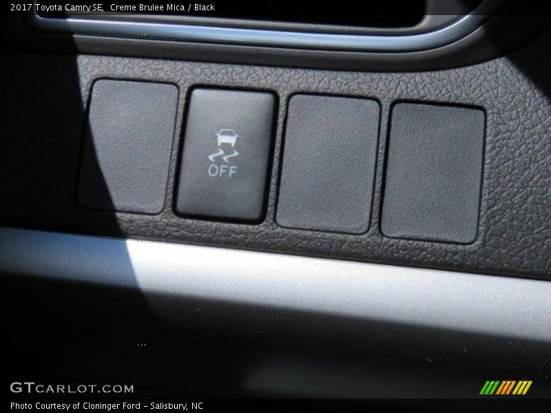 Creme Brulee Mica / Black 2017 Toyota Camry SE