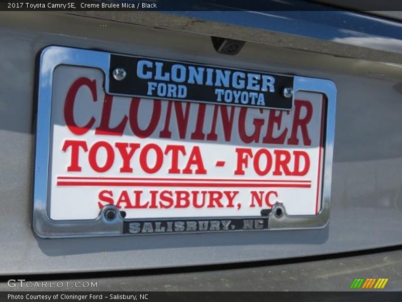 Creme Brulee Mica / Black 2017 Toyota Camry SE