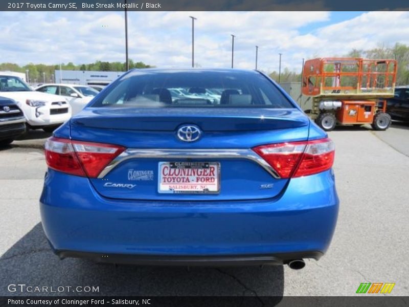 Blue Streak Metallic / Black 2017 Toyota Camry SE