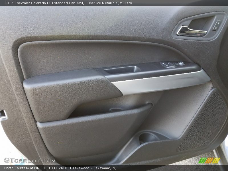 Silver Ice Metallic / Jet Black 2017 Chevrolet Colorado LT Extended Cab 4x4