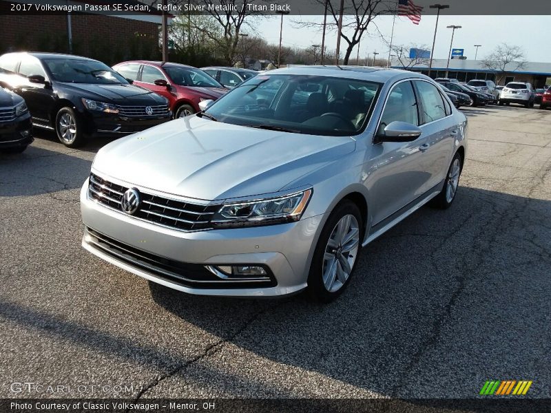 Reflex Silver Metallic / Titan Black 2017 Volkswagen Passat SE Sedan