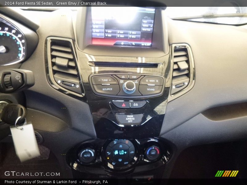 Green Envy / Charcoal Black 2014 Ford Fiesta SE Sedan