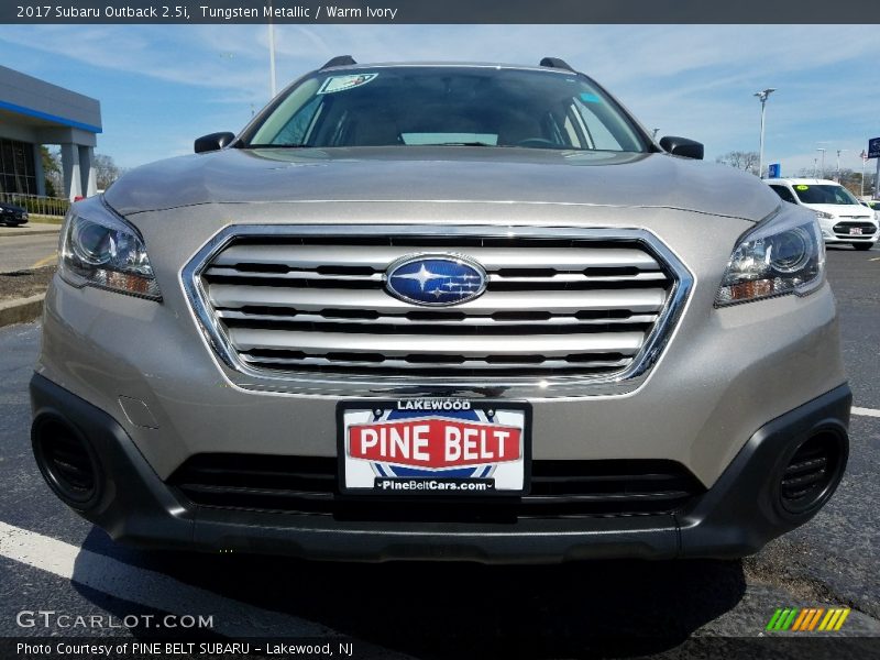 Tungsten Metallic / Warm Ivory 2017 Subaru Outback 2.5i
