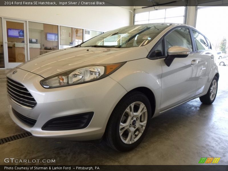 Ingot Silver / Charcoal Black 2014 Ford Fiesta SE Hatchback