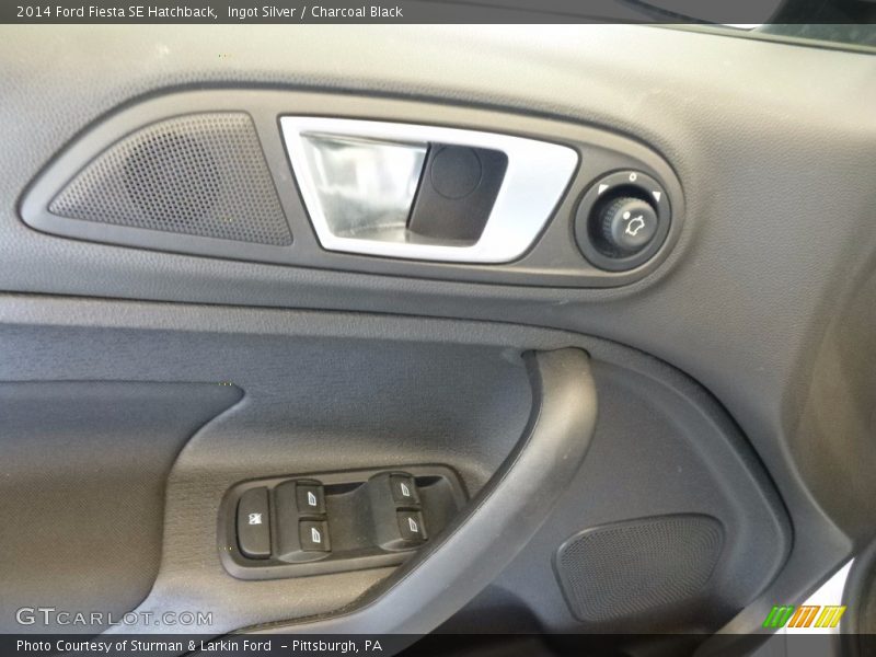 Ingot Silver / Charcoal Black 2014 Ford Fiesta SE Hatchback