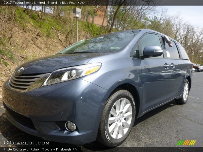 Front 3/4 View of 2017 Sienna Limited