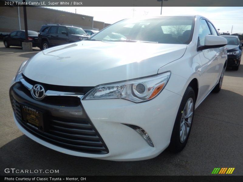 Super White / Black 2017 Toyota Camry LE