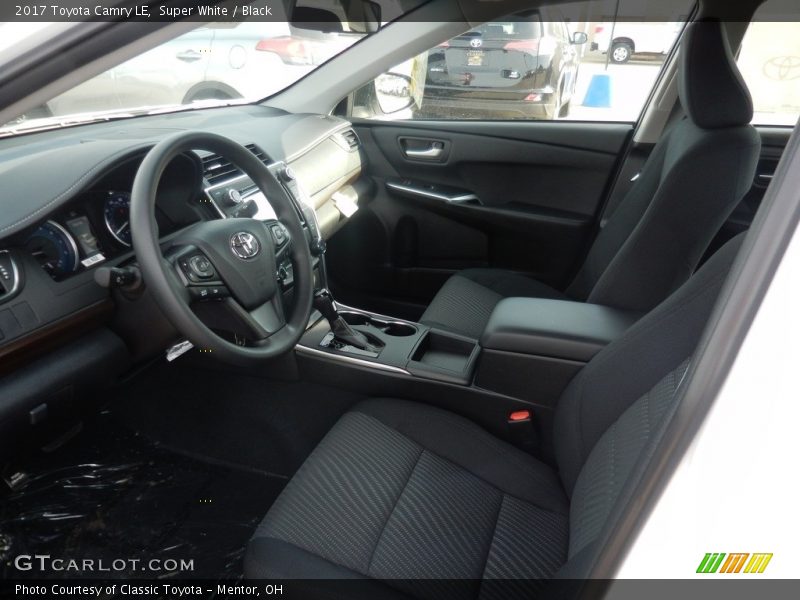 Super White / Black 2017 Toyota Camry LE