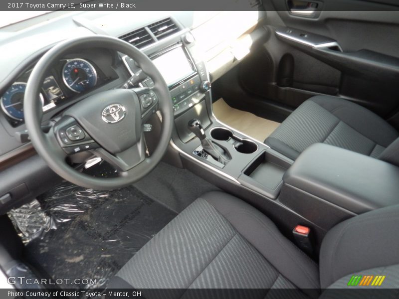 Super White / Black 2017 Toyota Camry LE