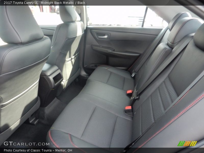 Midnight Black Metallic / Black 2017 Toyota Camry SE