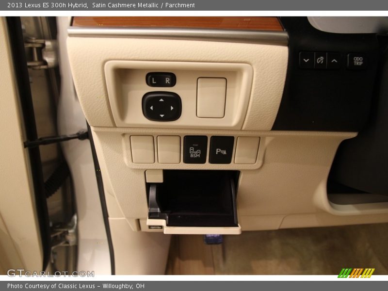 Satin Cashmere Metallic / Parchment 2013 Lexus ES 300h Hybrid