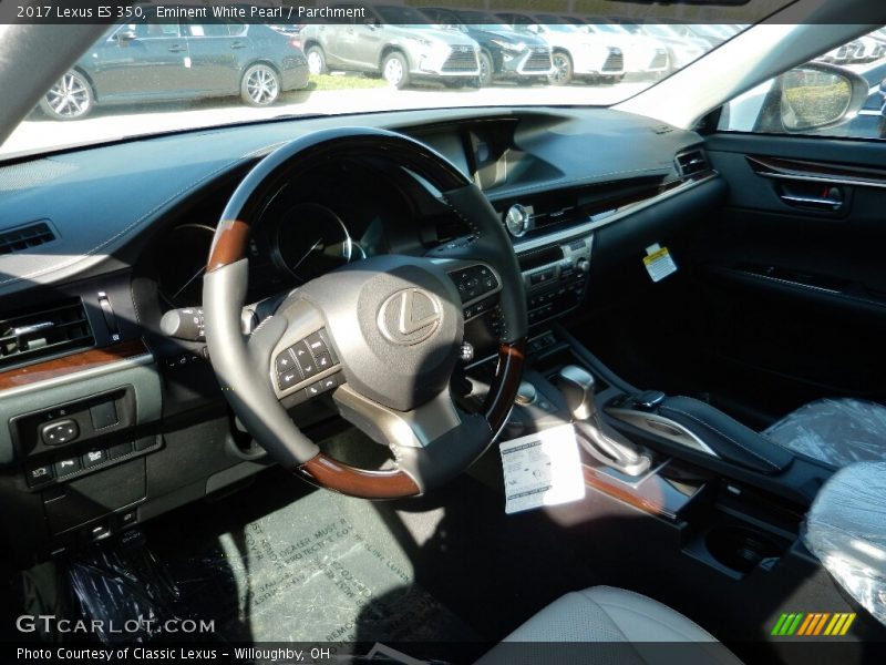 Eminent White Pearl / Parchment 2017 Lexus ES 350