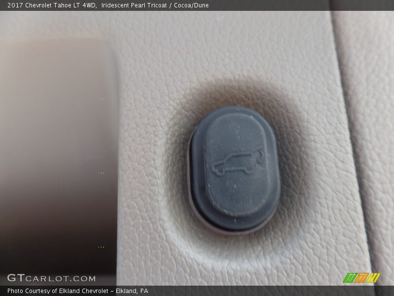 Iridescent Pearl Tricoat / Cocoa/Dune 2017 Chevrolet Tahoe LT 4WD