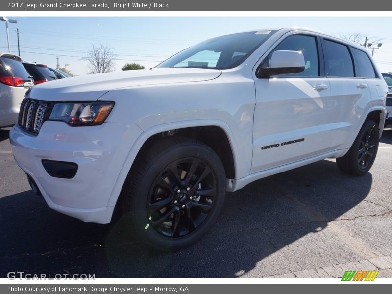 Bright White / Black 2017 Jeep Grand Cherokee Laredo