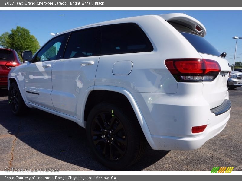 Bright White / Black 2017 Jeep Grand Cherokee Laredo