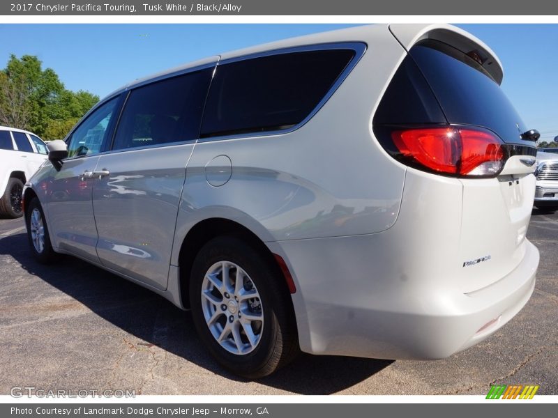 Tusk White / Black/Alloy 2017 Chrysler Pacifica Touring