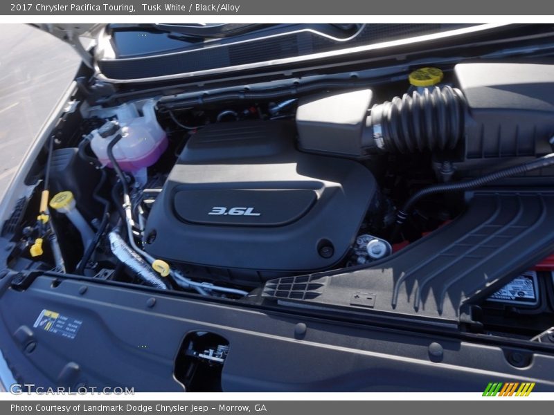 Tusk White / Black/Alloy 2017 Chrysler Pacifica Touring