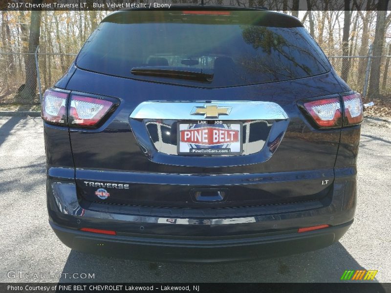 Blue Velvet Metallic / Ebony 2017 Chevrolet Traverse LT