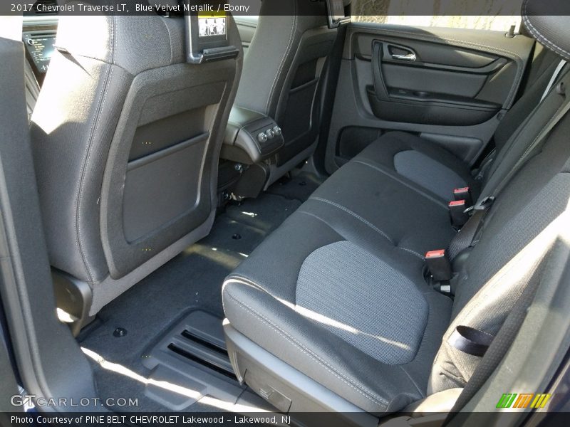 Blue Velvet Metallic / Ebony 2017 Chevrolet Traverse LT